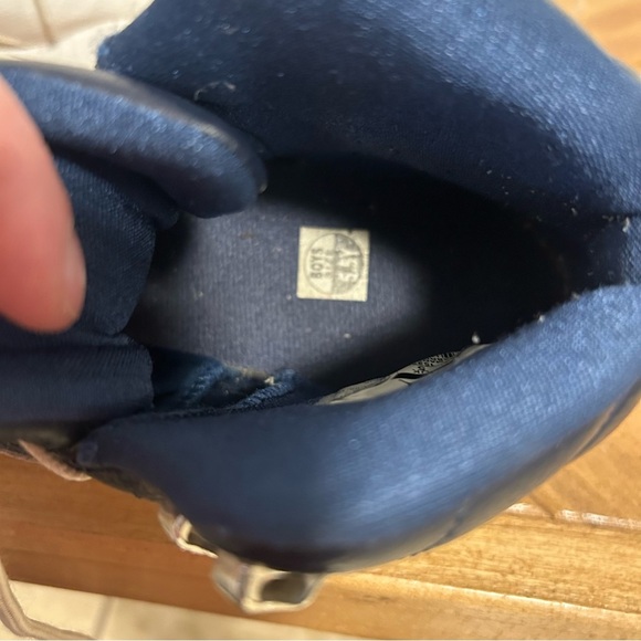 Air Jordan 12 Retro blue white boys size 5.5 athletic mid top sneakers - Picture 9 of 10